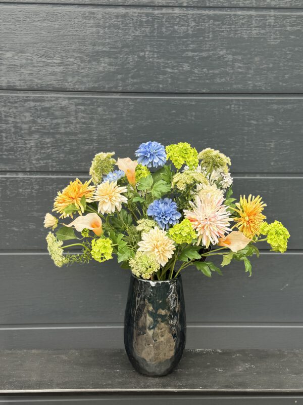 Zijden boeket bloemen in frisse kleurtinten